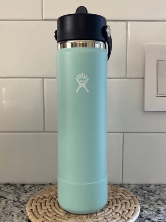 Hydro Flask Other - Hydro Flask 24 oz with Flex Straw Lid and Boot - Dew